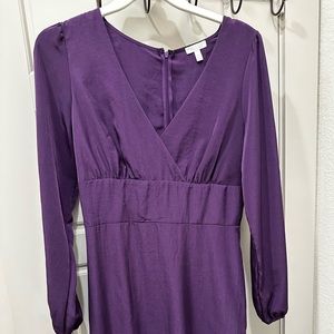 V neck, ruffled hem, banded waist